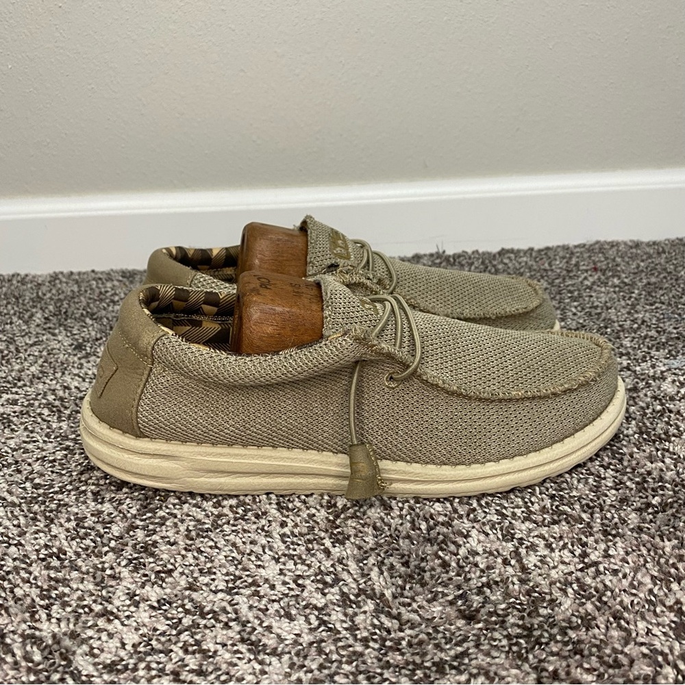 Hey Dude Wally Sox Beige Tan Slip On Loafers Mens Size 8